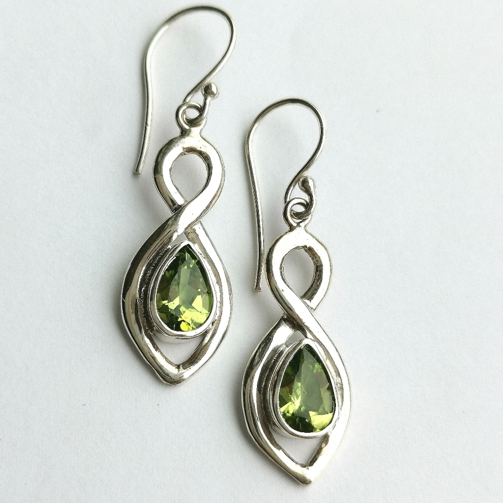 New, Sterling Silver Peridot dangle earrings